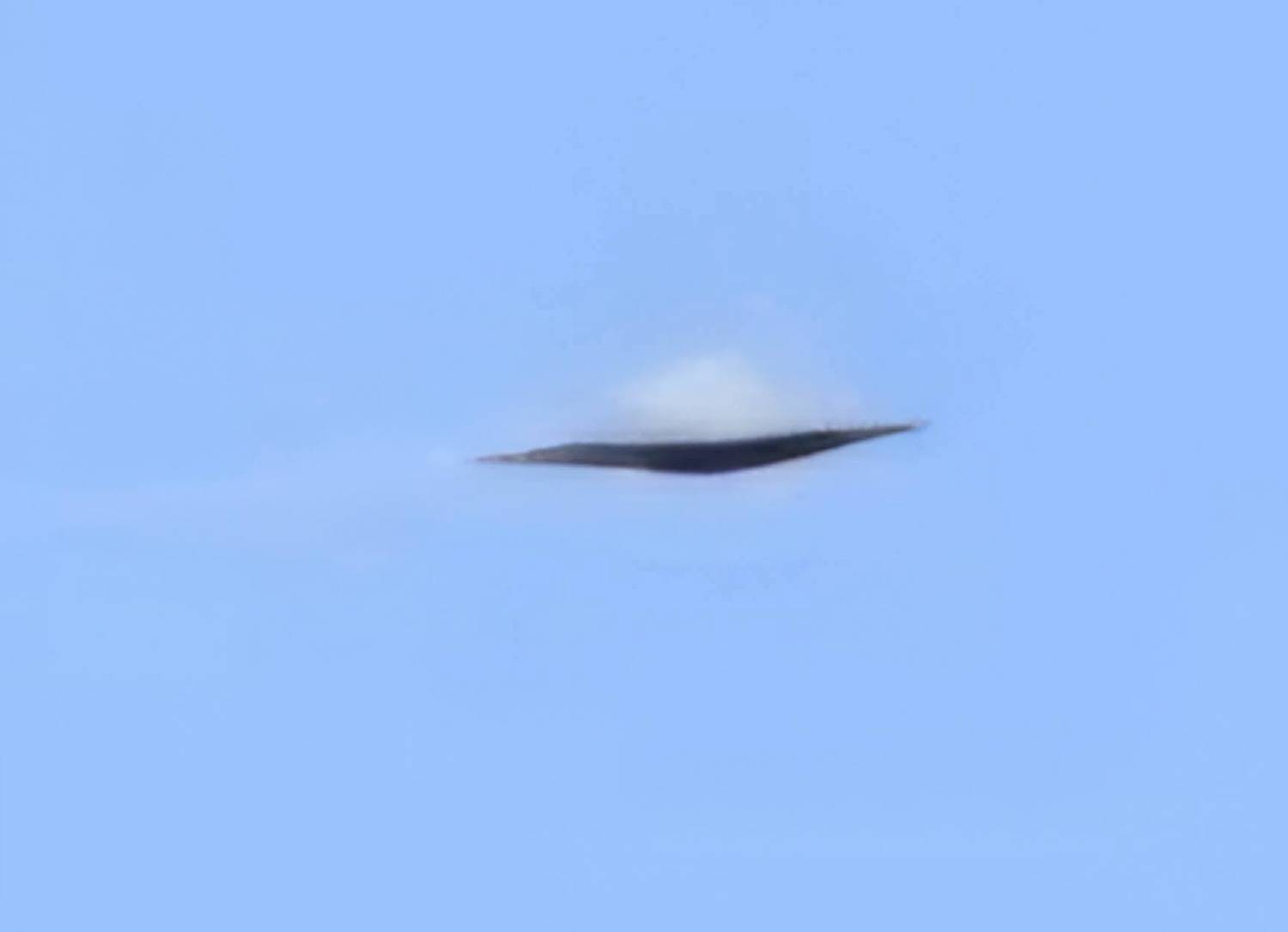 Foto objek yang dilaporkan dalam penampakan UFO