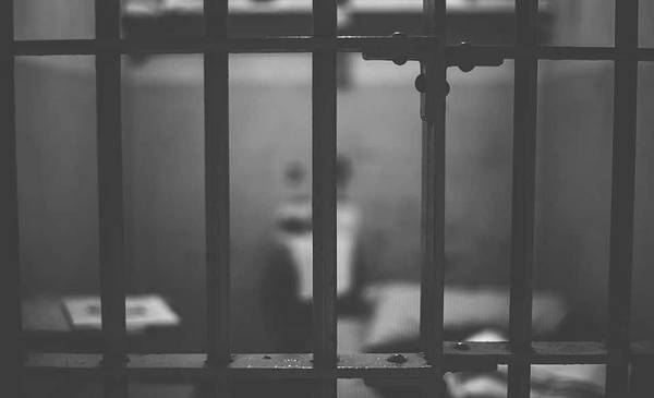En menos de 24 horas fue condenado por violar una orden de restricción