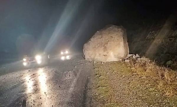 Corte preventivo de la ruta 40 entre Epuyén y El Hoyo