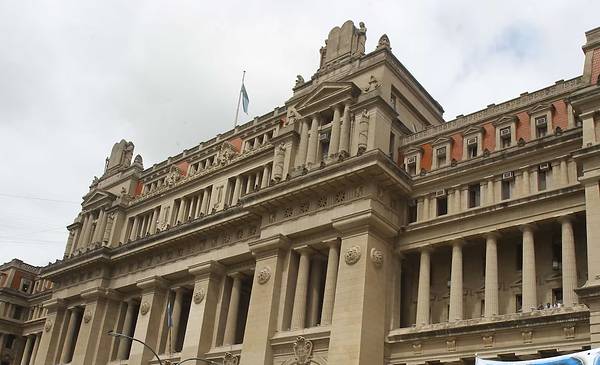 La Corte Suprema suspendió el artículo del DNU que derogaba la Ley de Tierras