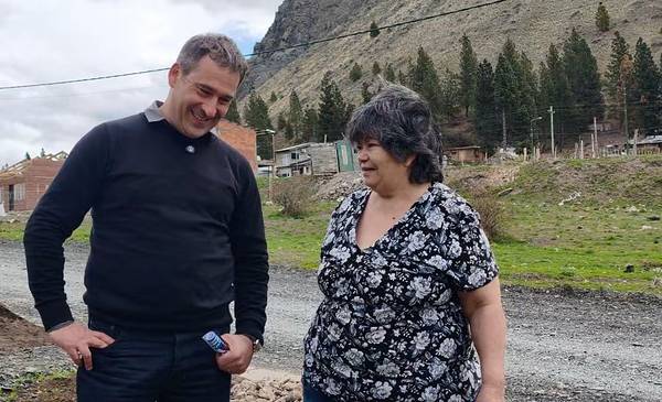 Juan Pablo Luque visitó Valle Chico y otros barrios de Esquel