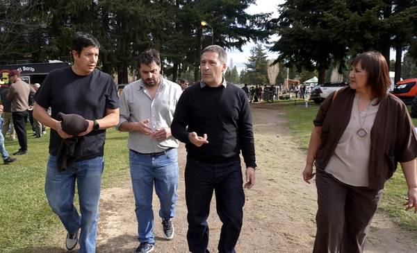 Luque visitó la Exposición Bovina de la Sociedad Rural de Esquel
