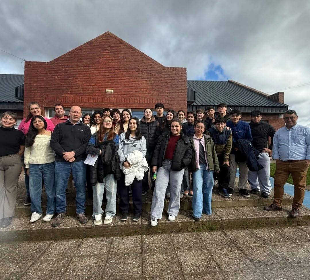Aprendizaje ciudadano: alumnos del Colegio 705 visitaron el HCD de Trevelin y sus parajes