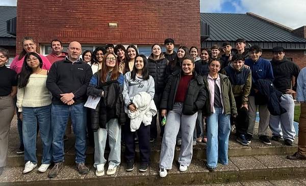 Aprendizaje ciudadano: alumnos del Colegio 705 visitaron el HCD de Trevelin y sus parajes