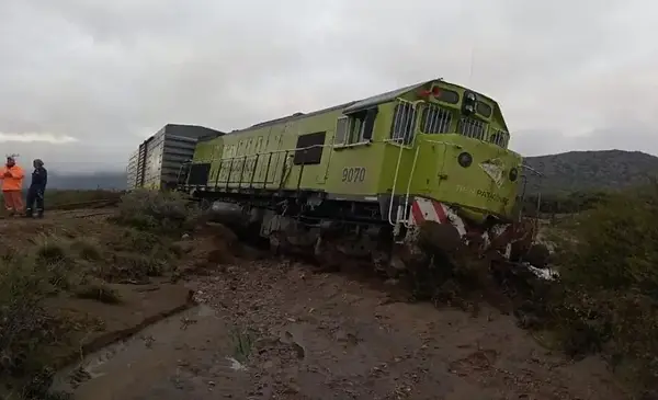 El descarrilamiento de una locomotora obligó a suspender servicios del Tren Patagónico