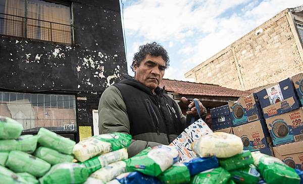 La otra pelea del “Roña” Castro: del hambre que sufrió de chico a los comedores solidarios