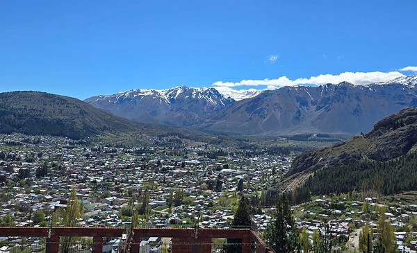 Esquel bajo el sol: una hermosa jornada vista desde el Cerro La Cruz