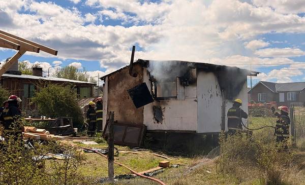 Incendio en Trevelin: se prendió fuego un obrador