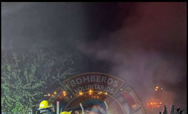 Bomberos de Trevelin controlaron un incendio de casilla durante la madrugada