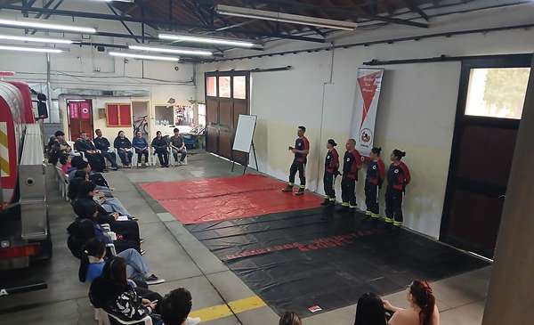 Bomberos de Esquel capacitaron a vecinos en RCP y uso de desfibrilador
